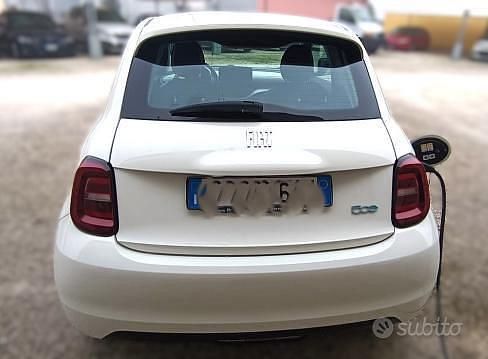 Usata Fiat 500e La Prima 85 kW (116 CV) 2022 Utilitaria