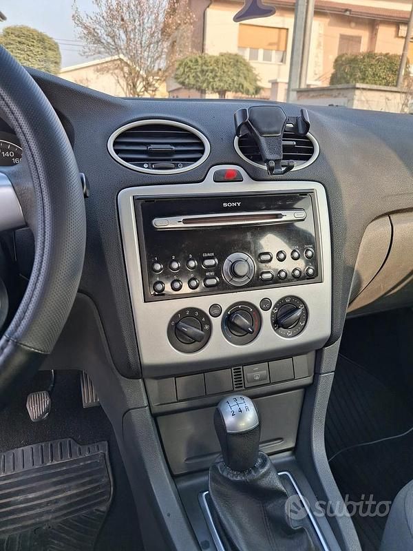 Usata Ford Focus 90 CV (66 kW) 2006 Grigio Station wagon