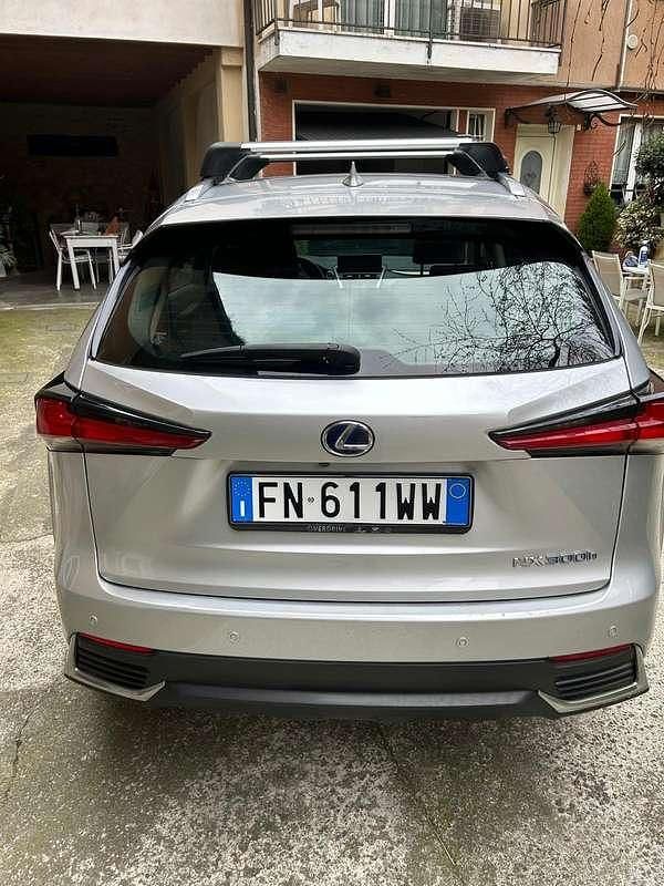 Usata Lexus NX300h Executive Line 155 CV (114 kW) 2018 Argento SUV