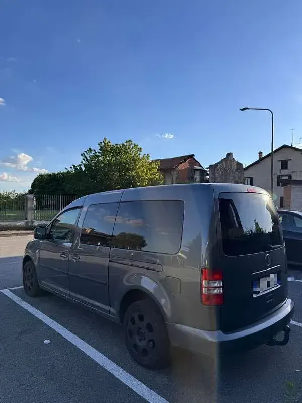 Käytetty VW Caddy 102 HP (75 kW) 2012 Tila-auto