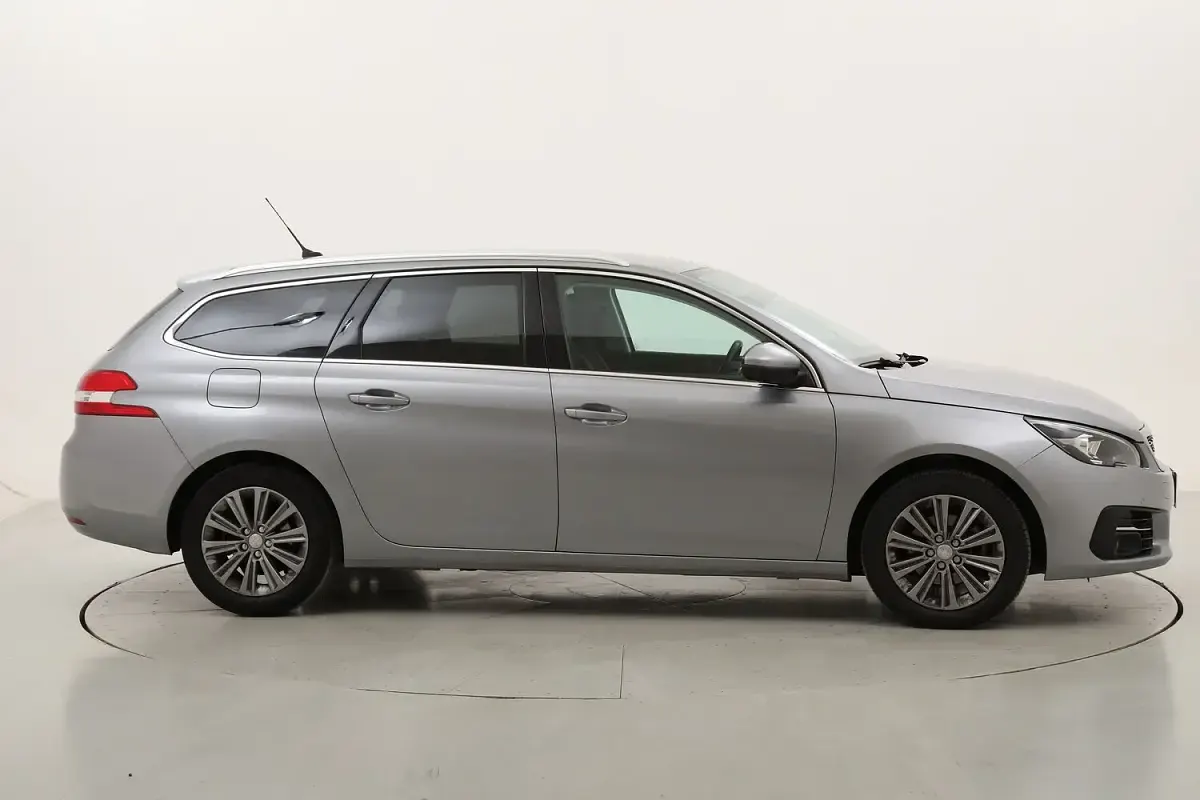 Usata Peugeot 308 SW Allure 131 CV (96 kW) 2021 Station wagon