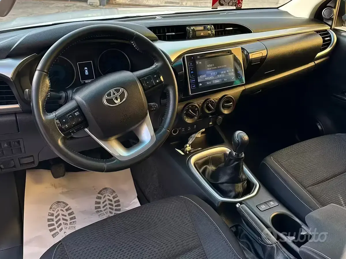 Usata Toyota HiLux 150 CV (110 kW) 2019 Bianco Pick-up