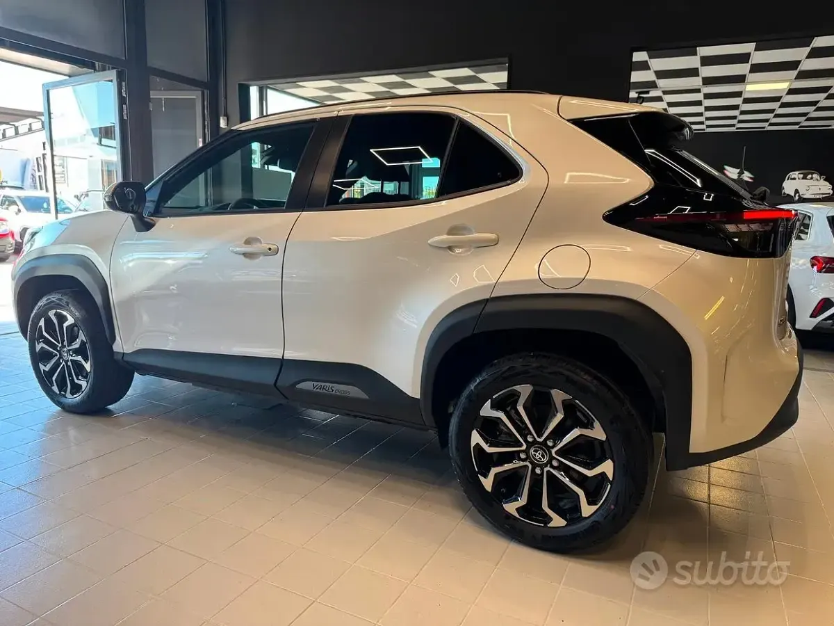 Nuova Toyota Yaris Cross Trend 131 CV (96 kW) 2025 Other SUV