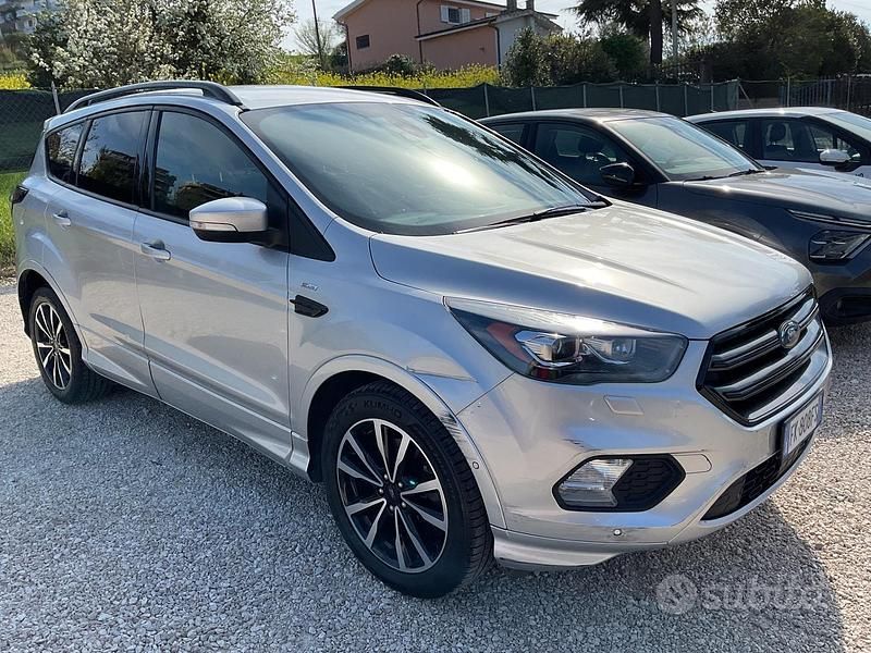 Usata Ford Kuga ST-Line 120 CV (88 kW) 2017 Grigio SUV