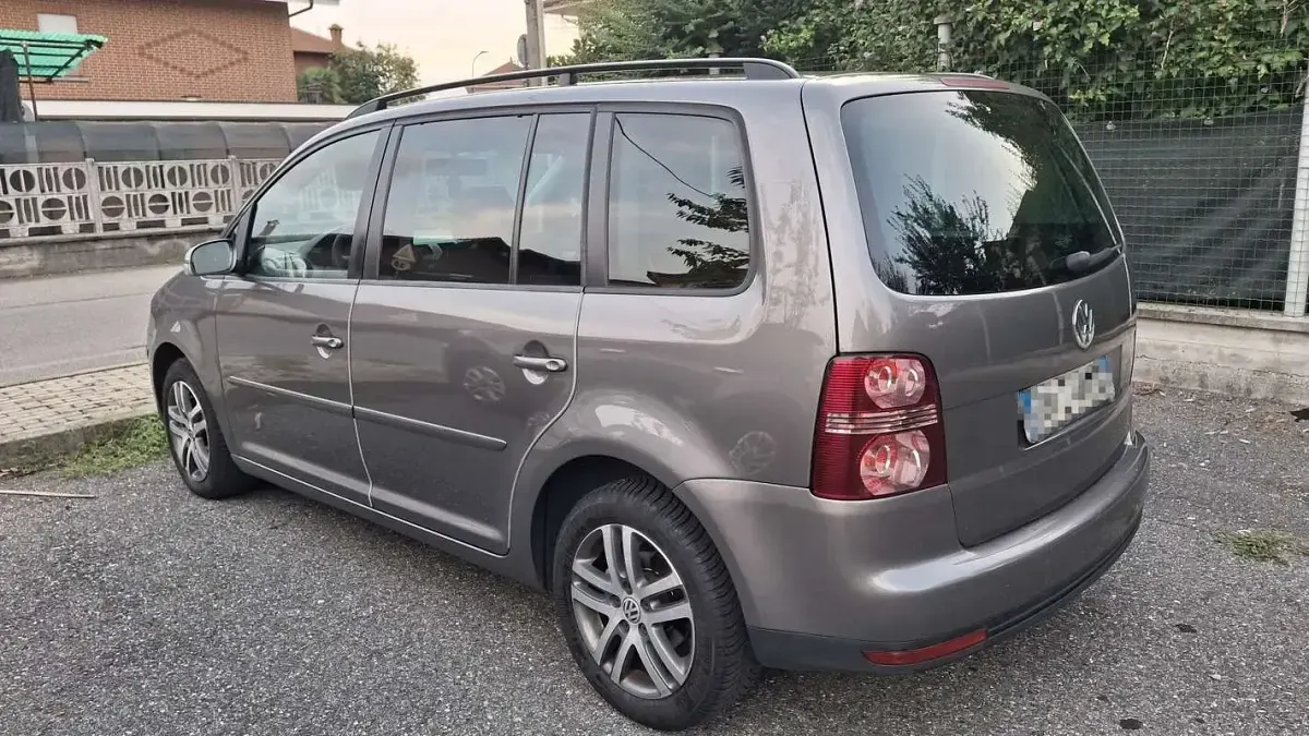 Usata VW Touran Trendline 102 CV (75 kW) 2007 Grigio Monovolume