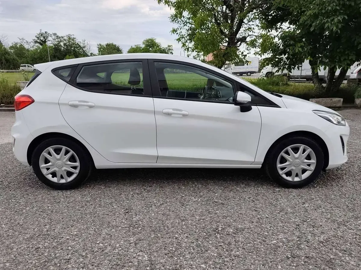 Usata Ford Fiesta 75 CV (55 kW) 2019 Bianco Utilitaria