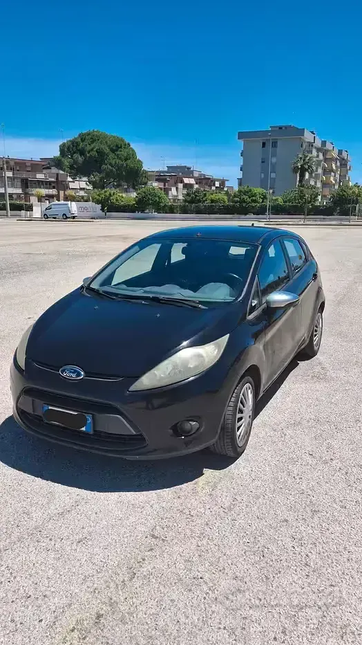 Usata Ford Fiesta 68 CV (50 kW) 2011 Nero Berlina