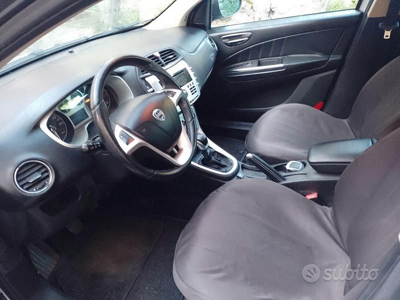 Usata Lancia Delta 120 CV (88 kW) 2009 Grigio Utilitaria