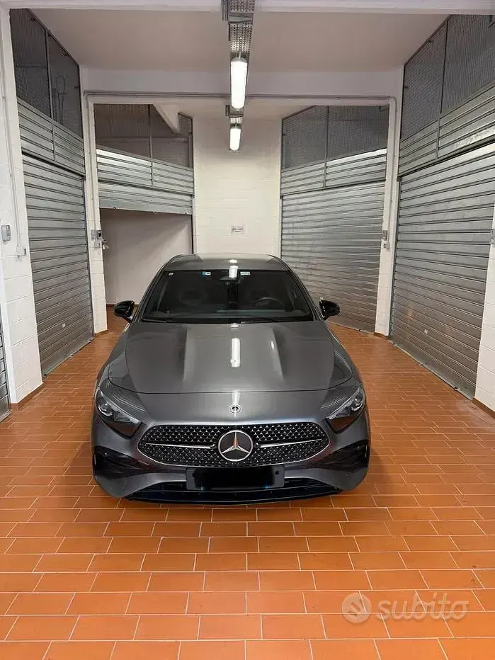 Usata Mercedes A180 136 CV (100 kW) 2024 Grigio Berlina