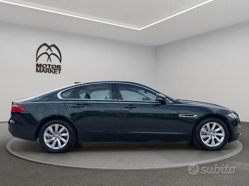 Usata Jaguar XF Prestige 180 CV (132 kW) 2017 Verde Berlina