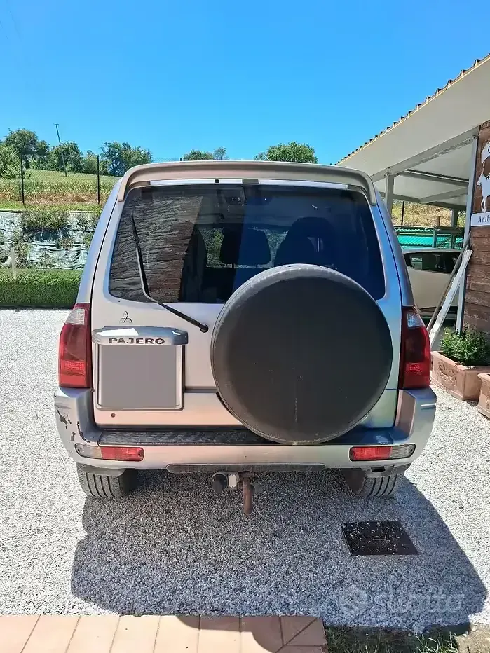 Usata Mitsubishi Pajero 115 CV (84 kW) 2005 Grigio SUV