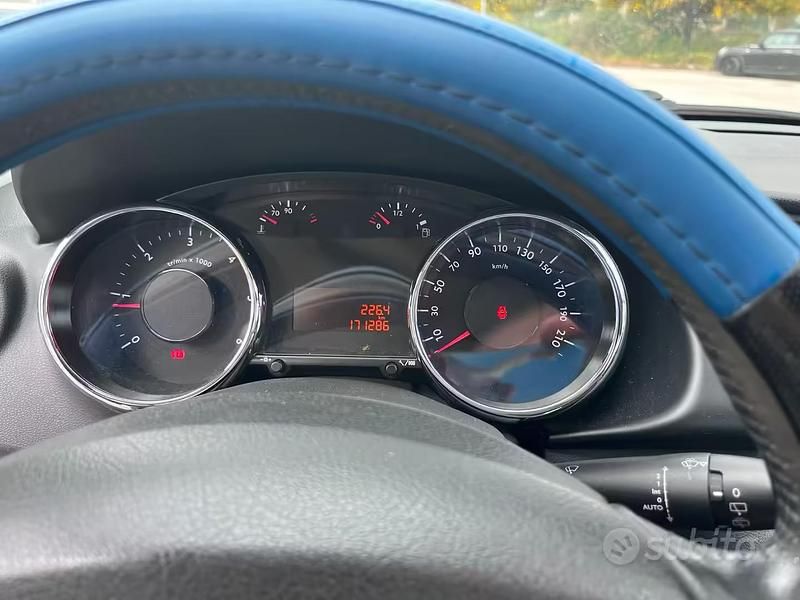 Usata Peugeot 3008 112 CV (82 kW) 2012 Grigio Station wagon