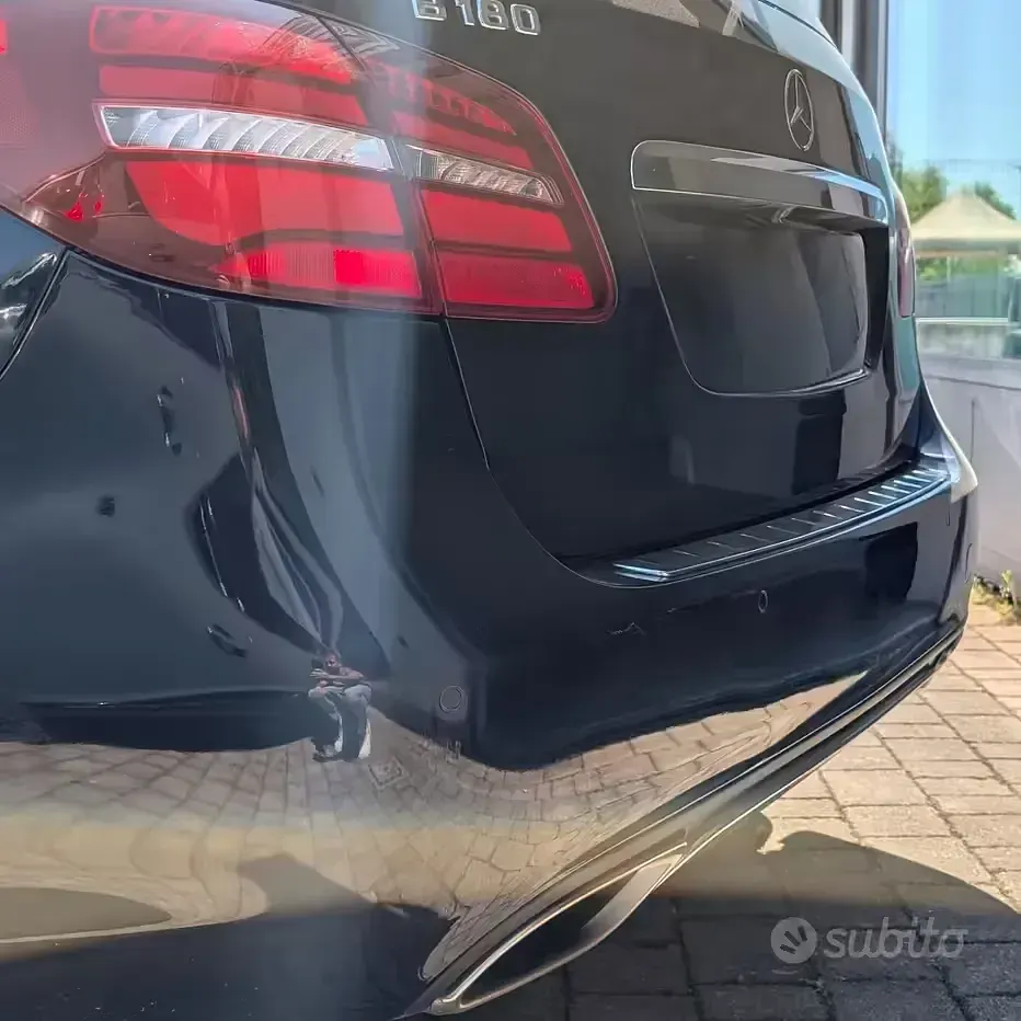 Usata Mercedes B180 Premium 122 CV (89 kW) 2018 Blu Utilitaria