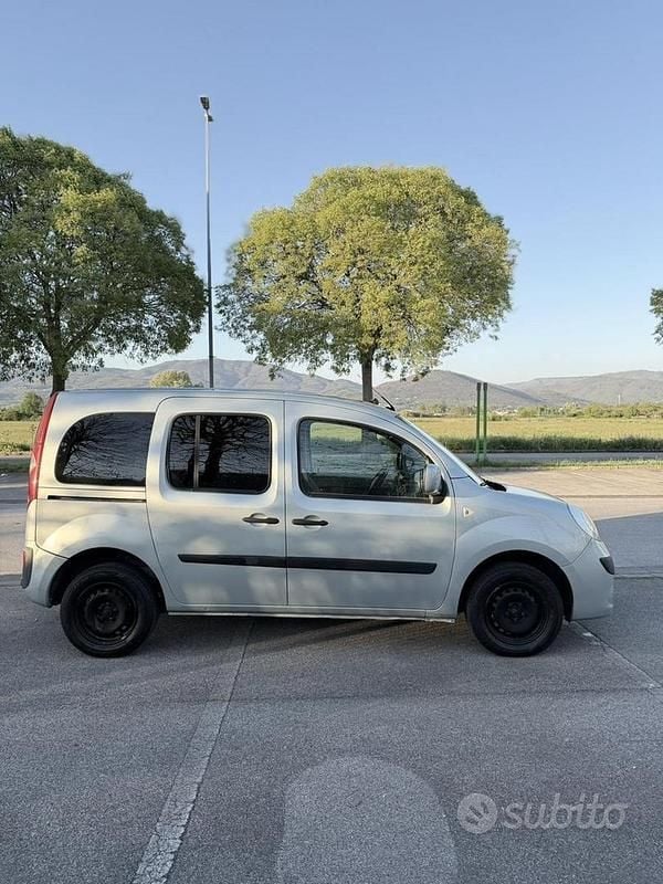 Usata Renault Kangoo 85 CV (62 kW) 2010 Grigio Monovolume