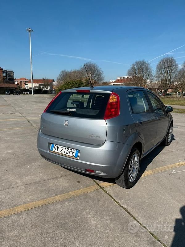 Usata Fiat Grande Punto 77 CV (56 kW) 2009 Grigio Utilitaria