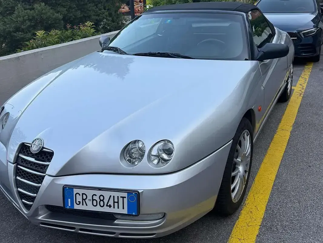 Usata Alfa Romeo Spider 165 CV (121 kW) 2005 Argento Cabrio