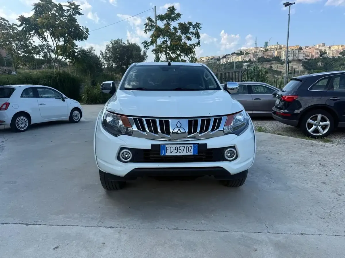 Usata Mitsubishi L200 Intense 154 CV (113 kW) 2016 Bianco Pick-up