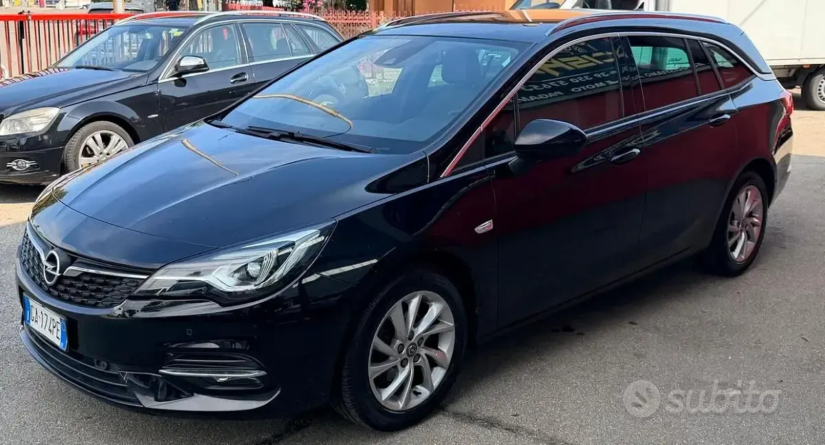 Usata Opel Astra Ultimate 122 CV (89 kW) 2020 Nero Station wagon