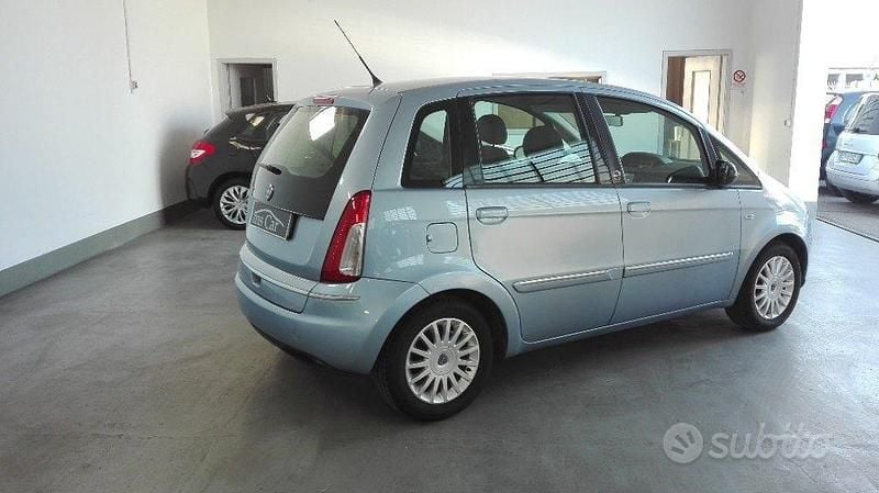 Usata Lancia Musa Gold 77 CV (56 kW) 2012 Blu Monovolume