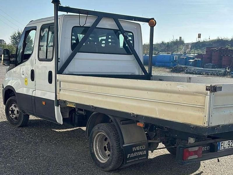 Usata Iveco Daily 116 CV (85 kW) 2017 Bianco Furgone