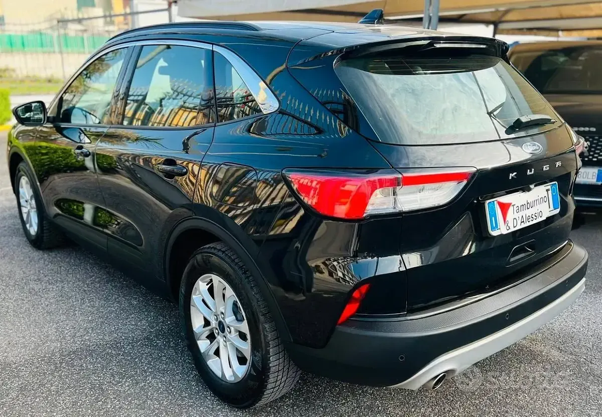 Usata Ford Kuga Titanium 120 CV (88 kW) 2022 Nero SUV
