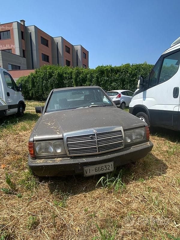 Grigio Usata 1995 Mercedes 190 Tre volumi | 1400 € - Immagine 1/4