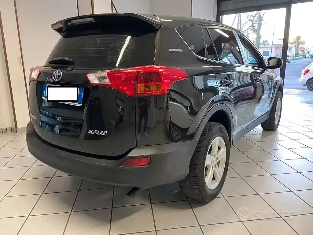 Usata Toyota RAV4 Anniversary 124 CV (91 kW) 2014 Nero SUV