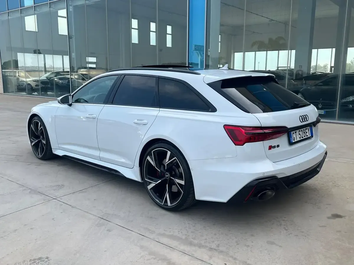 Usata Audi RS6 600 CV (441 kW) 2023 Bianco Station wagon