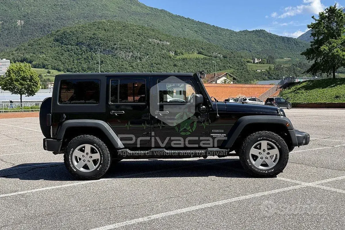 Używany Jeep Wrangler Unlimited Sahara 200 KM (147 kW) 2013 Czarny SUV