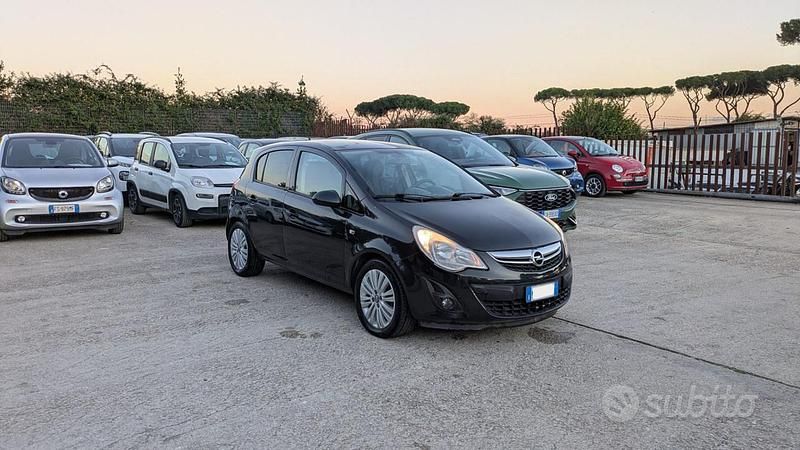 Nero Usata 2015 Opel Corsa Tre volumi | 6200 € (Buon prezzo) - Immagine 1/4
