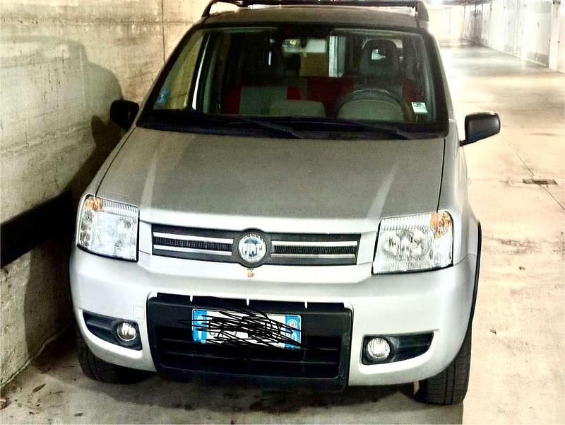 Usata Fiat Panda 4x4 Climbing 60 CV (44 kW) 2005 Argento Utilitaria
