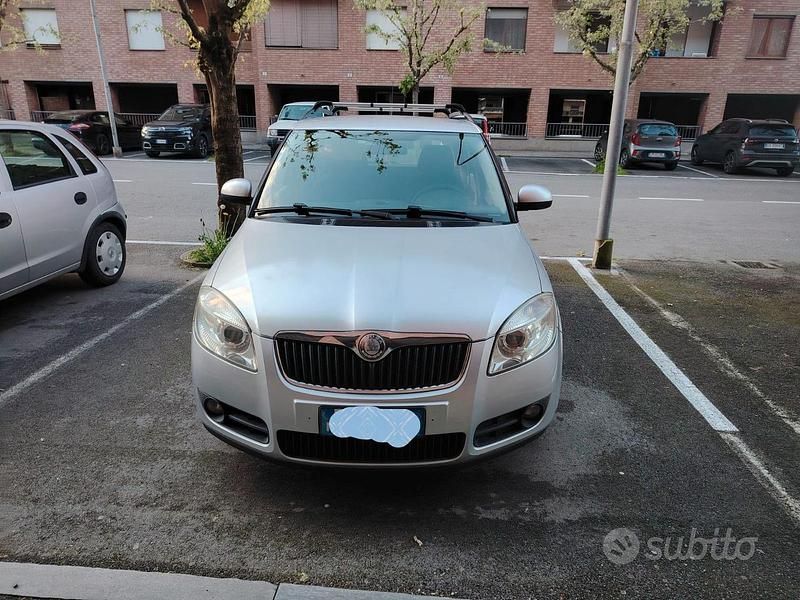 Argento Usata 2008 Skoda Fabia Style Due volumi | 2700 € (Buon prezzo) - Immagine 1/4