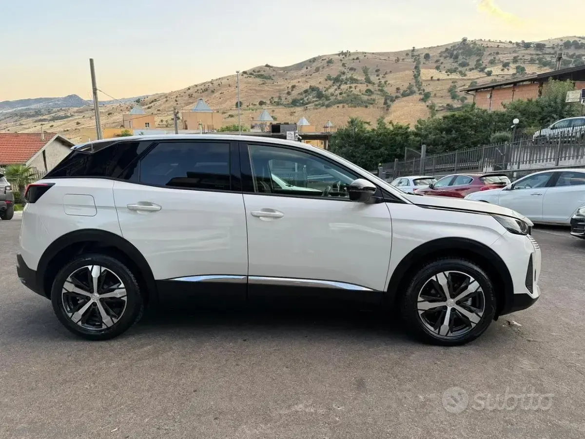Usata Peugeot 3008 Allure 131 CV (96 kW) 2022 Bianco SUV