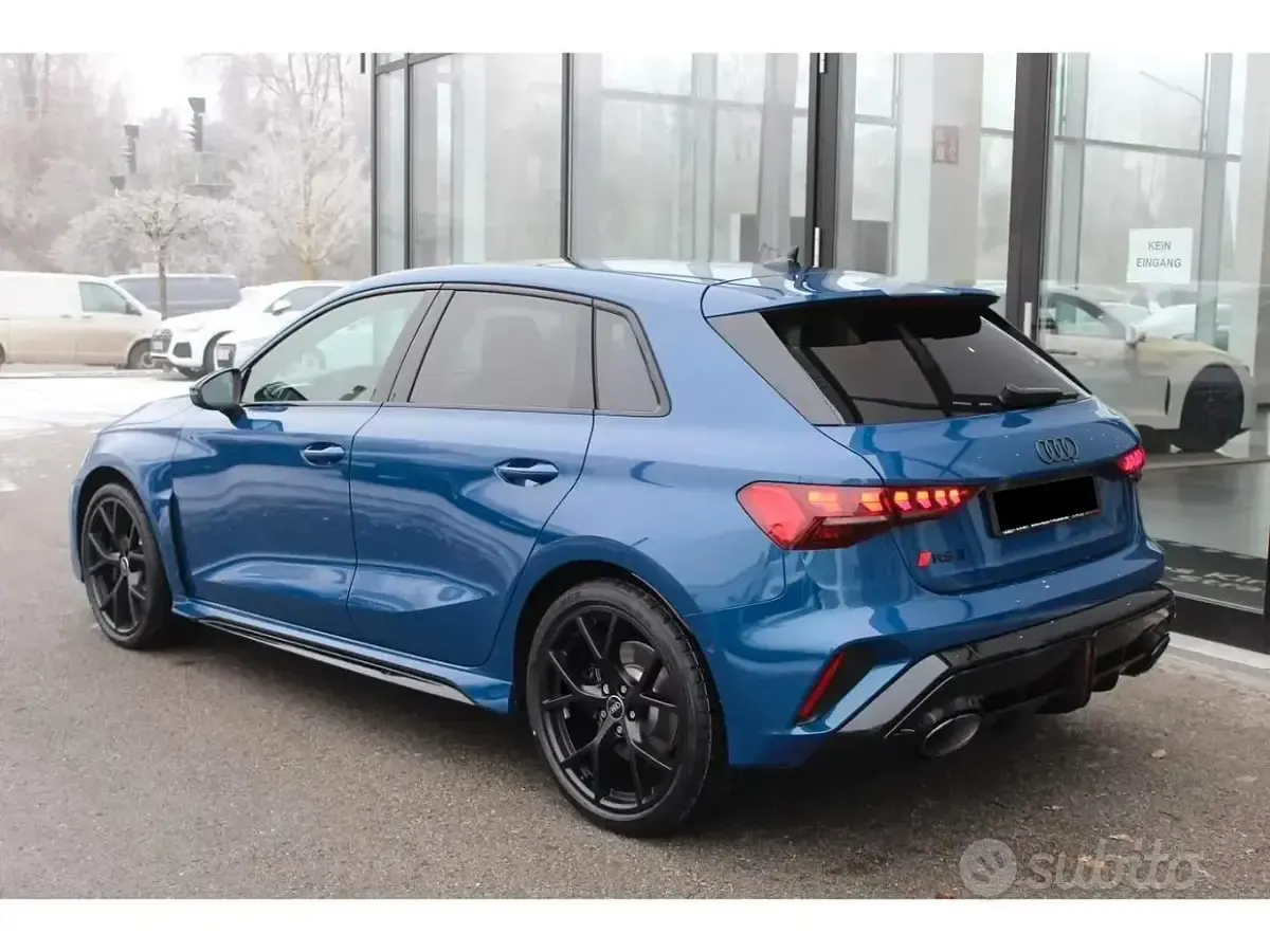 Usata Audi RS3 Sportback 400 CV (294 kW) 2026 Blu Utilitaria