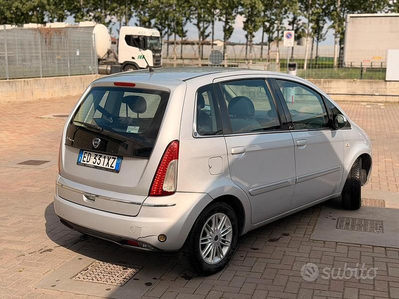 Usata Lancia Musa 95 CV (69 kW) 2010 Grigio Monovolume