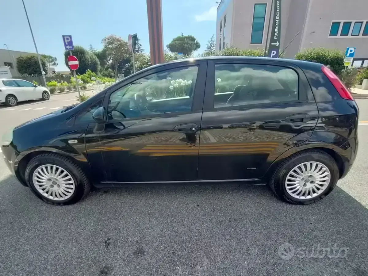 Usata Fiat Grande Punto Dynamic 75 CV (55 kW) 2008 Nero Utilitaria