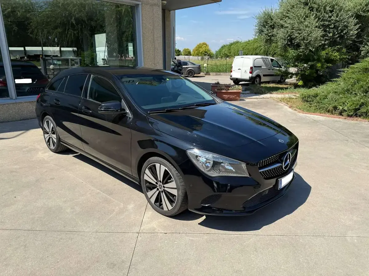 Usata Mercedes CLA200 Shooting Brake Night 136 CV (100 kW) 2017 Nero cosmo Station wagon