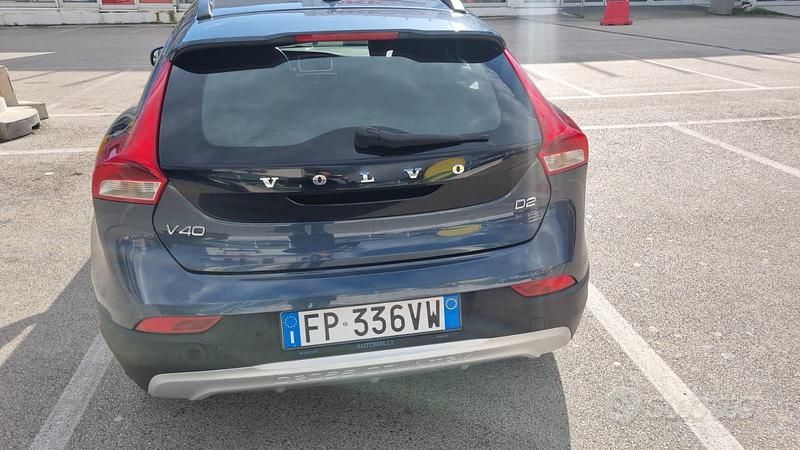 Usata Volvo V40 2018 Blu Berlina