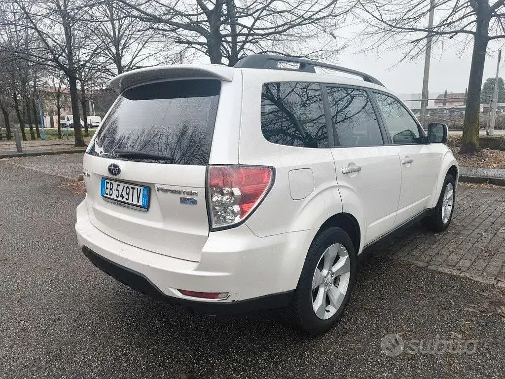 Usata Subaru Forester Trend 147 CV (108 kW) 2010 Bianco SUV