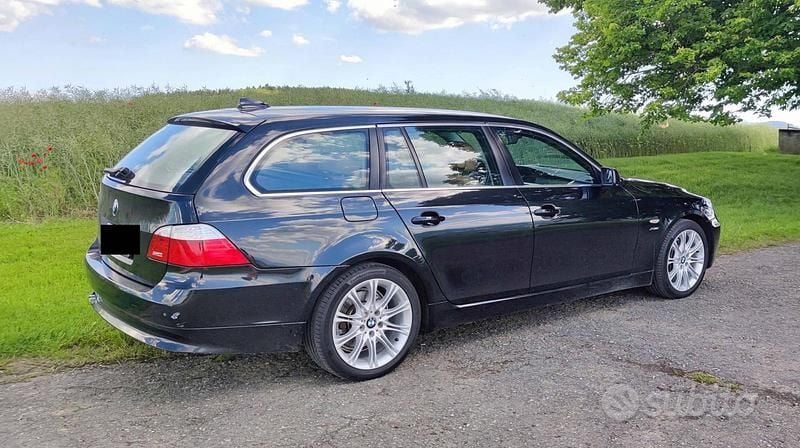 Usata BMW 525 197 CV (144 kW) 2008 Nero Station wagon