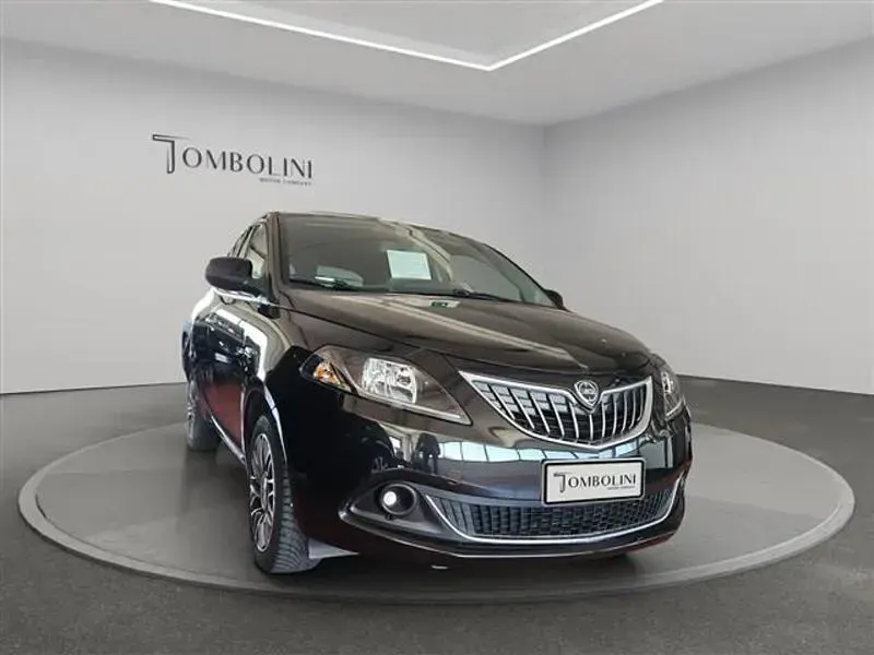 Usata Lancia Ypsilon Gold 69 CV (50 kW) 2022 Nero Utilitaria