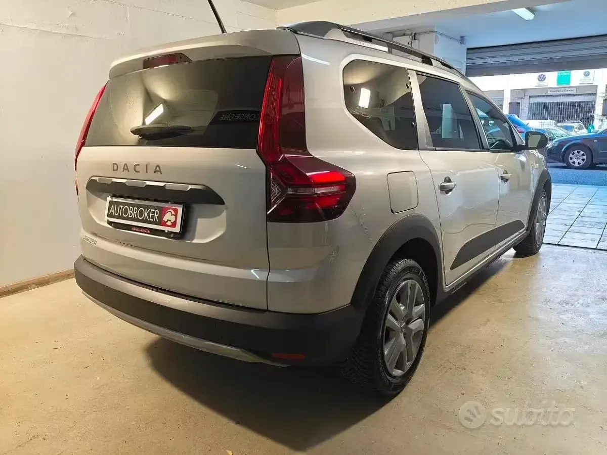 Usata Dacia Jogger Comfort 110 CV (80 kW) 2022 Grigio Monovolume