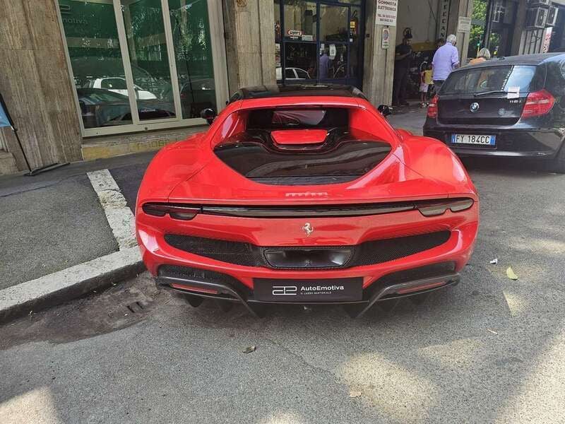Usata Ferrari 296 663 CV (487 kW) 2023 Rosso Coupé