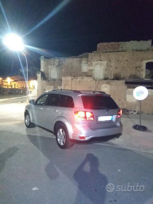 Grigio Usata 2011 Fiat Freemont SUV | 4800 € (Buon prezzo) - Immagine 1/3