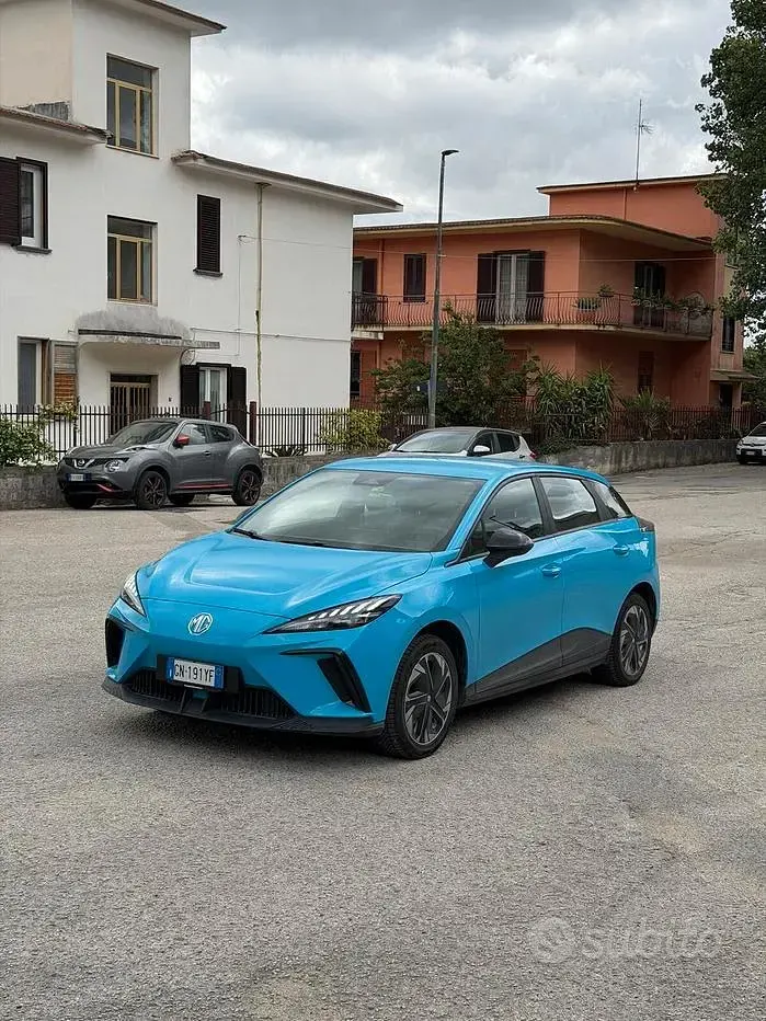 Usata MG MG4 EV 53 kW (73 CV) 2023 Blu Utilitaria