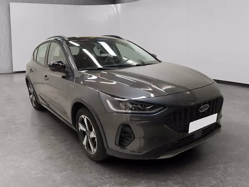 Usata Ford Focus Active 125 CV (91 kW) 2022 Grigio scuro pastello SUV