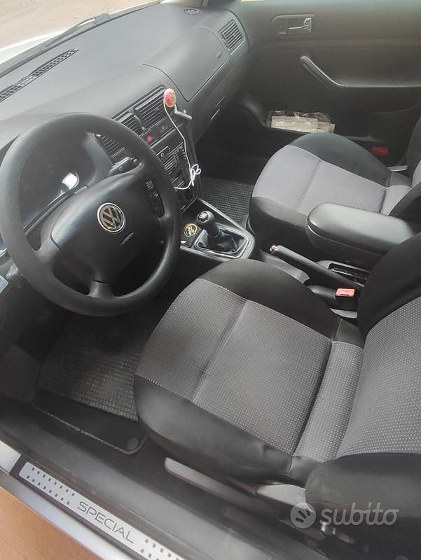 Usata VW Golf IV 101 CV (74 kW) 2001 Grigio Berlina