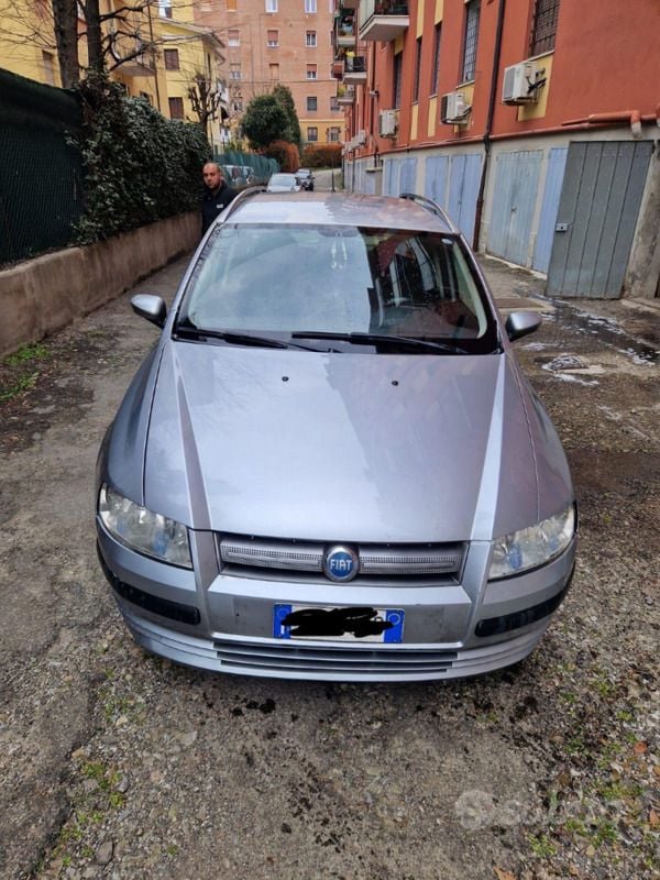 Grigio Usata 2006 Fiat Stilo Station wagon | 950 € (Buon prezzo) - Immagine 1/4