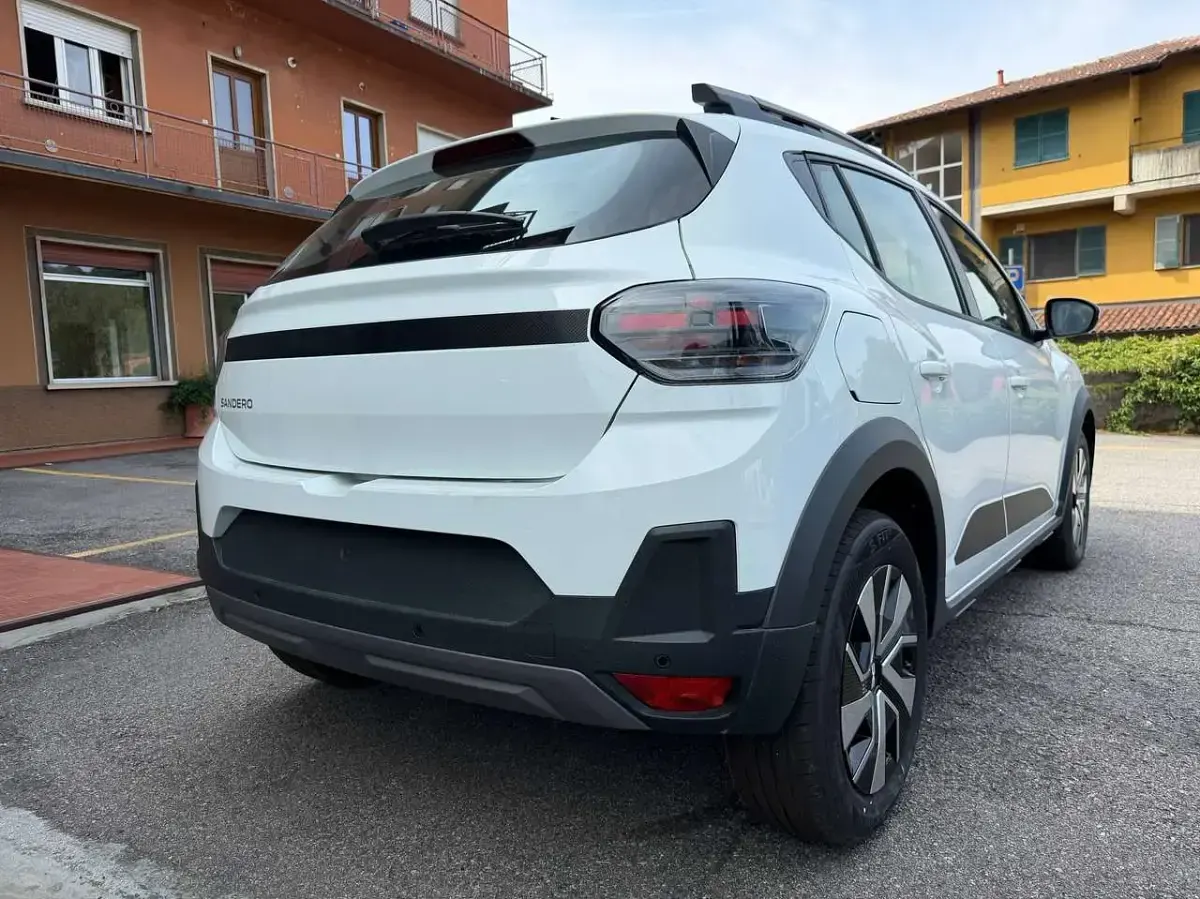 Nuova Dacia Sandero Expression 122 CV (89 kW) 2026 Bianco ghiaccio Berlina