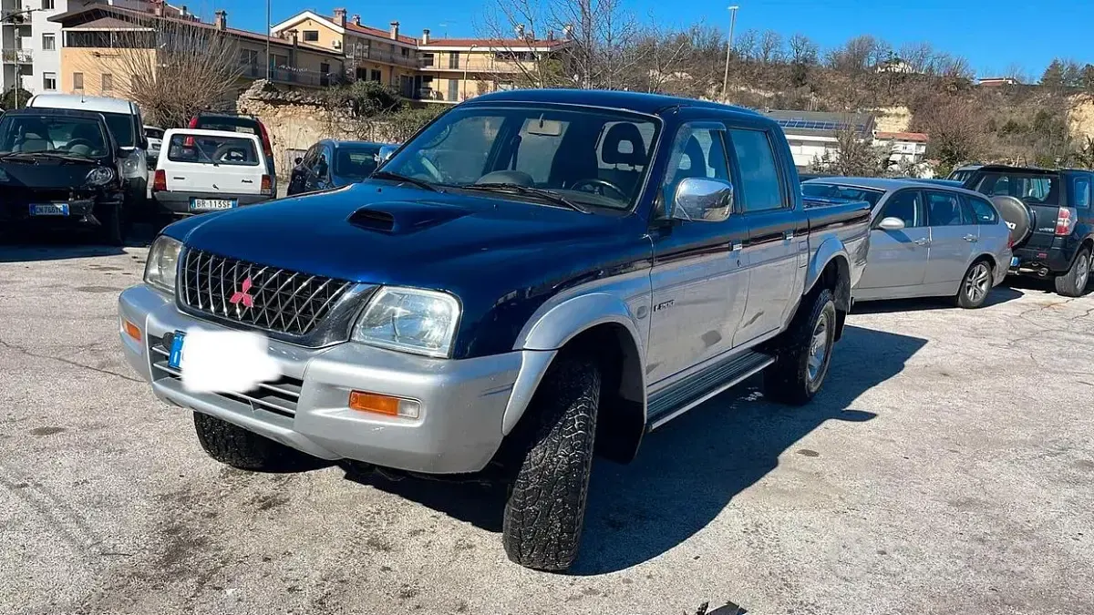 Usata Mitsubishi L200 115 CV (84 kW) 2002 Blu Pick-up
